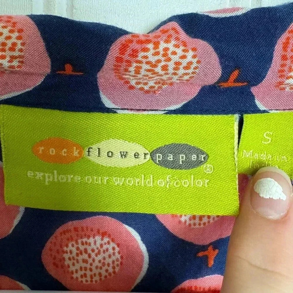 Rock Flower Paper pink blue modern button down blouse size small oversize H27 - Picture 3 of 5